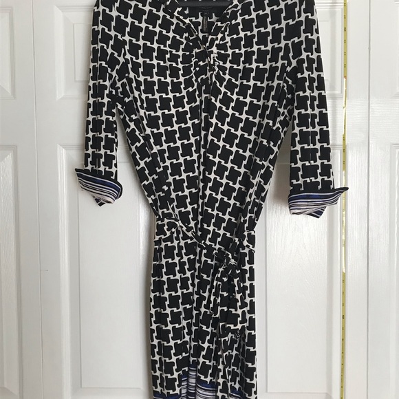 Business casual dress, pull over, and tie-around belt. Laundry brand/Large size. - Picture 5 of 6